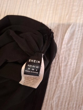 Blusa negra de una manga