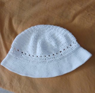 Gorro crochet mujer hecho a mano. Tejido con hilo.