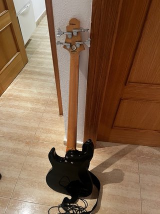 Bajo Eléctrico Greg Bennett Corsair