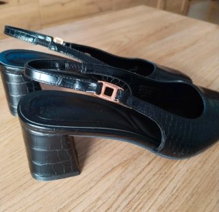 Scarpe nere con tacco da donna