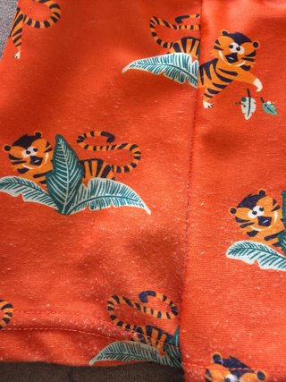 Bañador naranja, estampado tigres, talla 24 meses