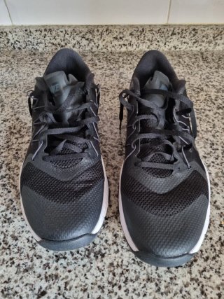 Deportivas Nike Training Negras y Blancas