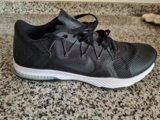 Deportivas Nike Training Negras y Blancas