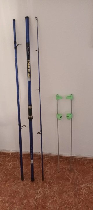 Conjunto pesca: carretes, linterna, señuelos