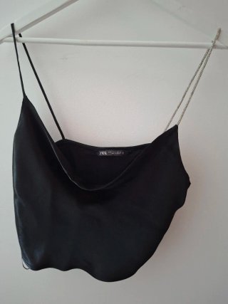 Top Zara Satén Negro con Tirante Joya