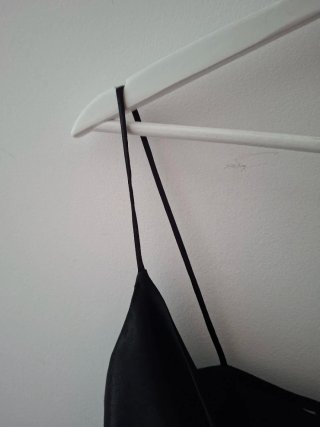 Top Zara Satén Negro con Tirante Joya