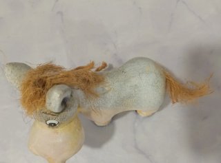 Asinello in ceramica beige e grigio