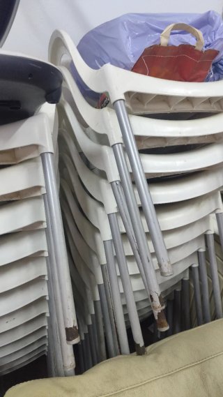 Mesas y sillas apilables metal y plástico