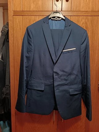 Traje de caballero azul