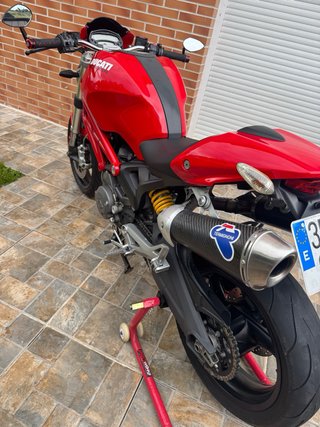Ducati Monster 696