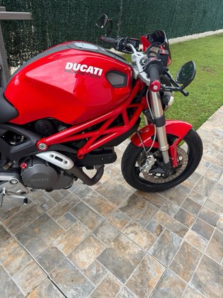 Ducati Monster 696
