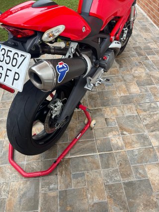 Ducati Monster 696