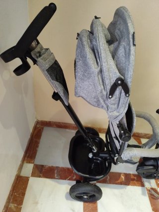 Triciclo KINDERKRAFT  infantil gris claro.