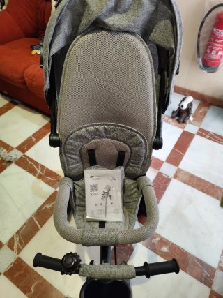 Triciclo KINDERKRAFT  infantil gris claro.