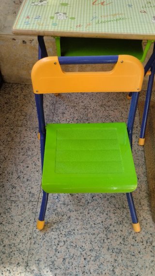 Pupitre infantil con silla