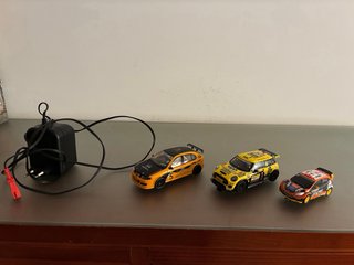 Cargador Scalextric, 3 coches de sloth y vías.