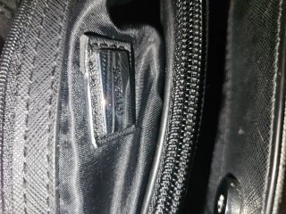 Bolso Guess Negro y Gris