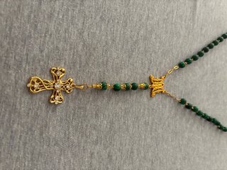 Rosario de oro y cuentas verdes