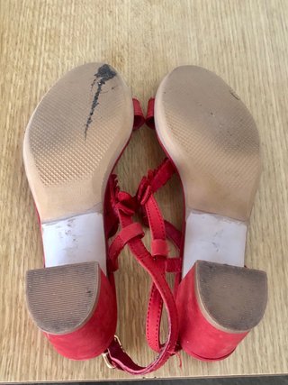 Sandalias rojas de tacón en piel + REGALO