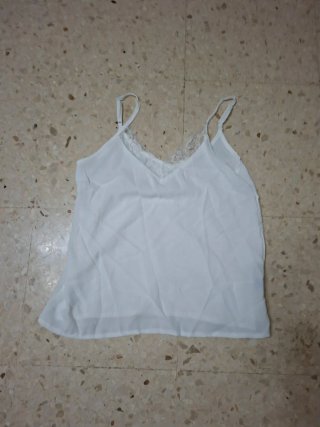Blusa blanca con encaje