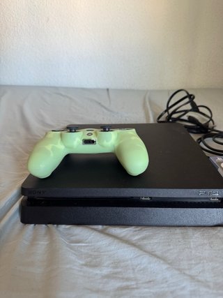 Consola PS4 Slim Negra + Mando + FC 24