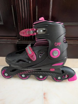 Patines en línea marca CAP.