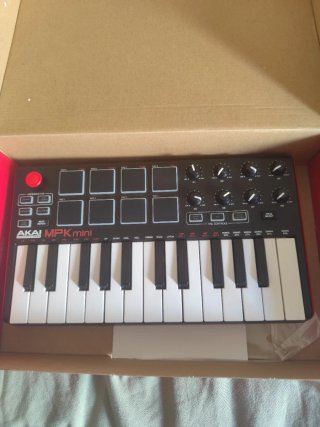 Akai MPK Mini Controlador Teclado Pads