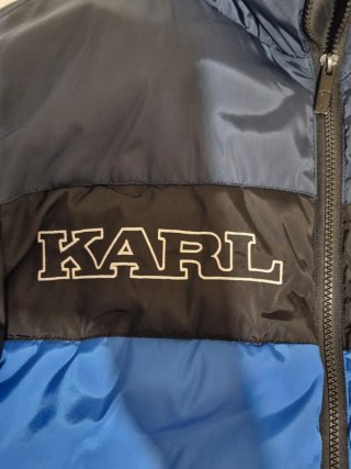 Cazadora Karl Kani azul y negra