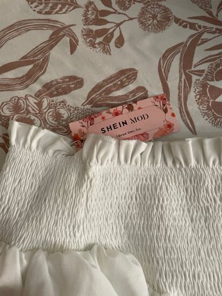 Falda blanca volantes
