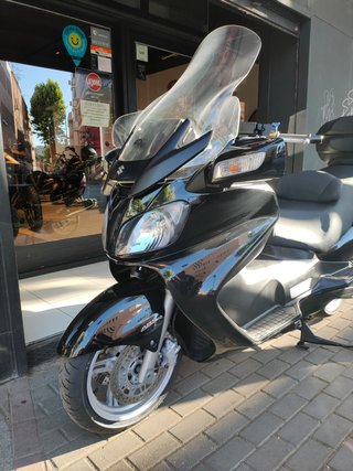 Suzuki Burgman 650 Executive Negra