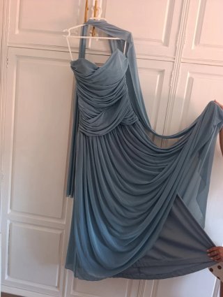 Vestido largo azul para invitada de boda