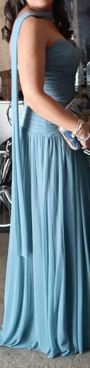 Vestido largo azul para invitada de boda