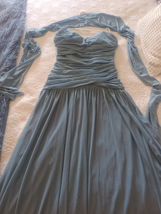 Vestido largo azul para invitada de boda