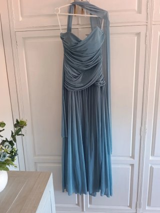 Vestido largo azul para invitada de boda