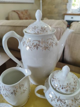 Juego de café porcelana blanco y dorado