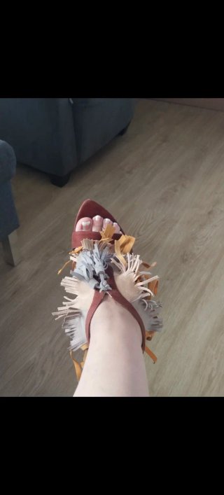 Sandalias de tiras con flecos