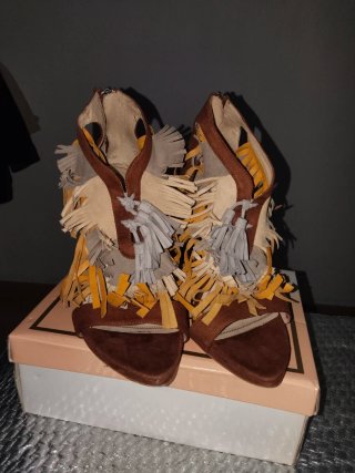 Sandalias de tiras con flecos