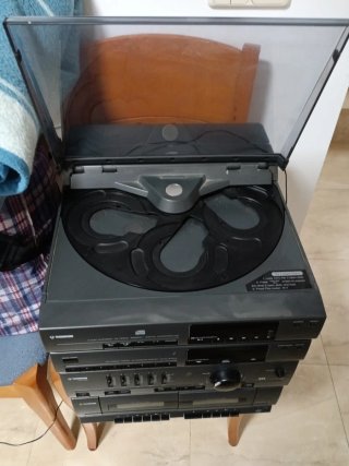 Minicadena Thomson 4 CDs y 1 altavoces pequeños