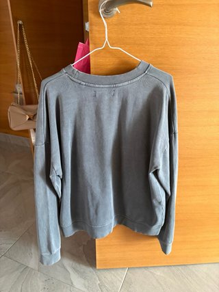 Jersey verde con lazo de pedrería