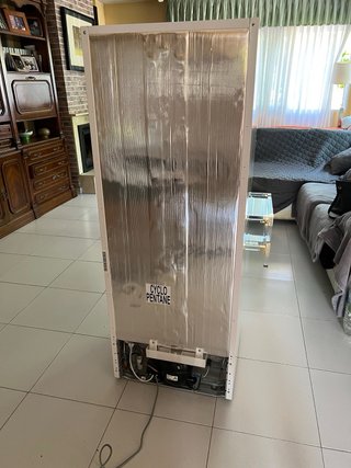 Frigorifero bianco con congelatore