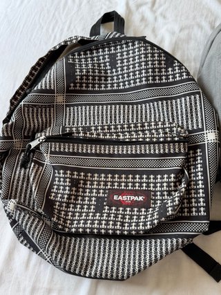Mochila Eastpak gris grande 2 cremalleras+ regalo