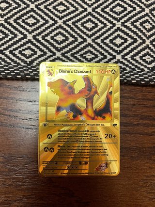 Carta Pokémon Blaine's Charizard Dorada