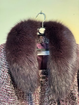 Elegante conjunto de chaqueta y falda