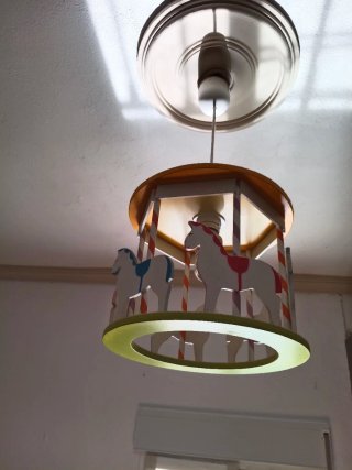 Lámpara infantil carrusel caballos