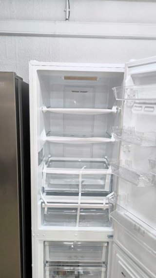 Nevera Nueva Johnson 188cm con garantía.