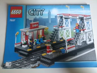 LEGO Tren 7938 y Estación 7937