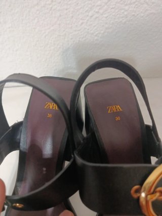 Sandalias Zara Talla 36 Tacón Ancho Hebillas Dorad