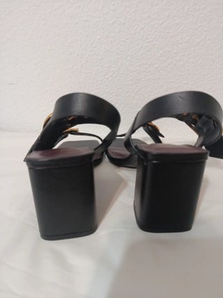 Sandalias Zara Talla 36 Tacón Ancho Hebillas Dorad