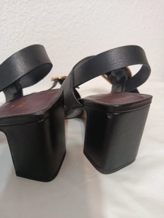 Sandalias Zara Talla 36 Tacón Ancho Hebillas Dorad
