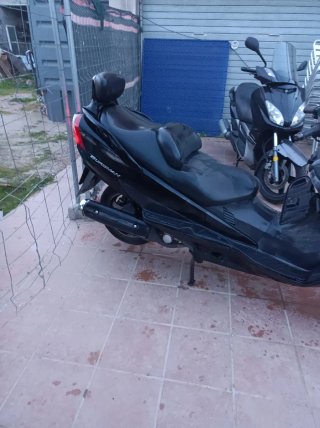 Suzuki Burgman 250 Negra
